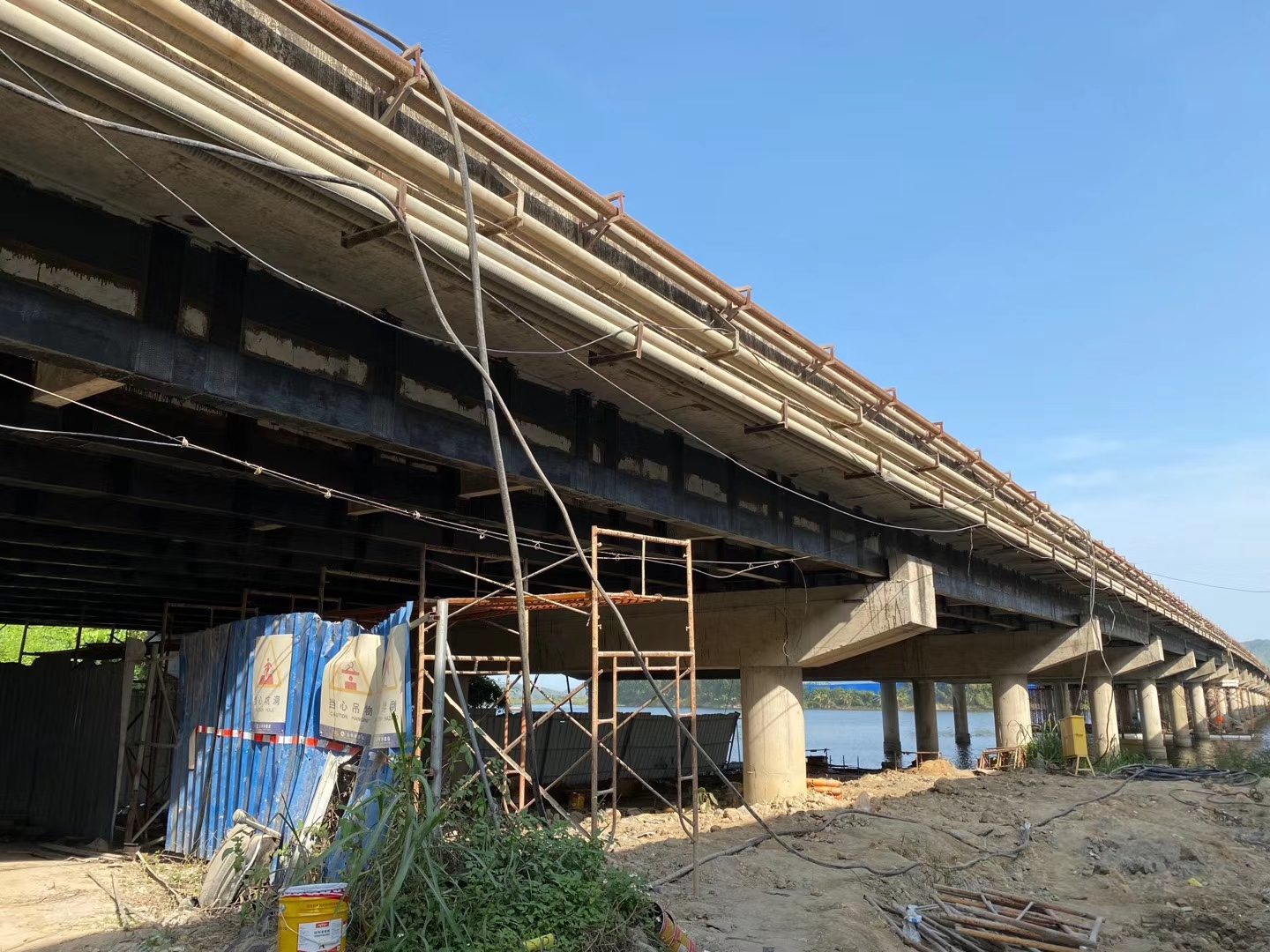 南京桥梁下部结构抗倾覆加固方法
